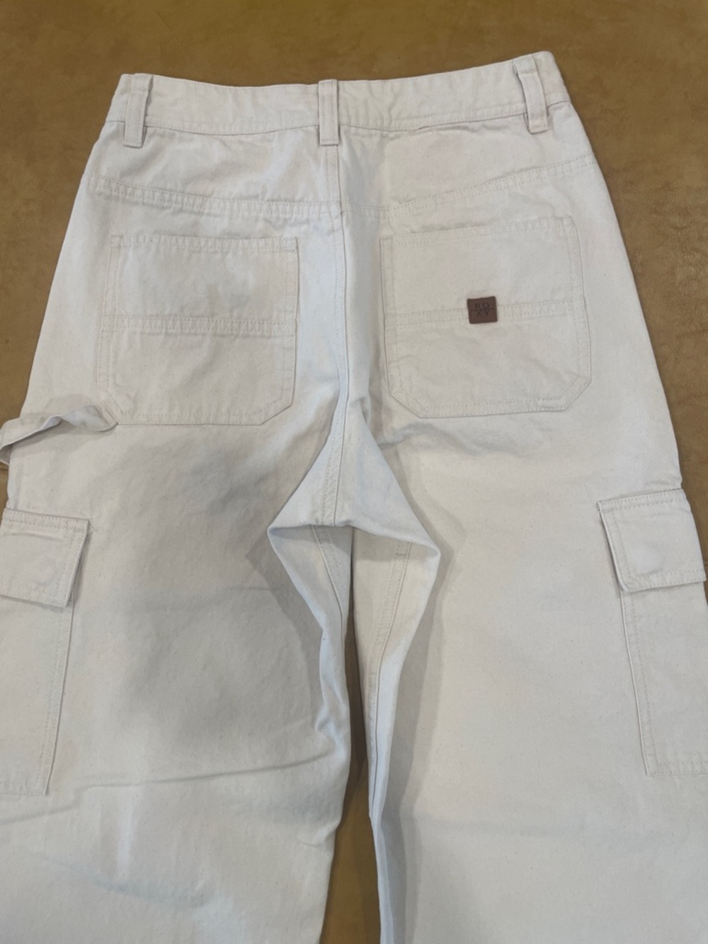 Roxy Off-White Canvas Cargo Pants  with Branded Button. Women’s XS